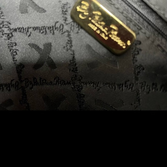 🩷Paloma Picasso Black
Leather 2 Way Shoulder Bag Black Clutch with Gold Accent💚 - Picture 6 of 12